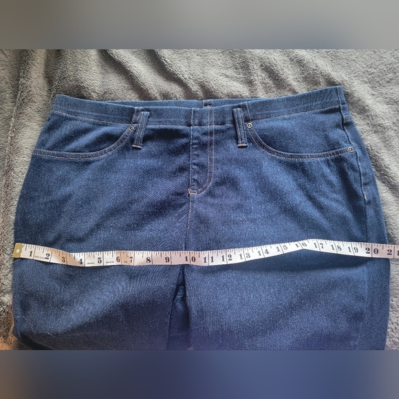 ⚘️ 2/$15. Terra & Sky denim capris for women. Size unknown. Waist is 35" - Picture 5 of 5